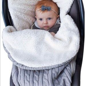 Baby swaddle blanket (sleeping bag style)